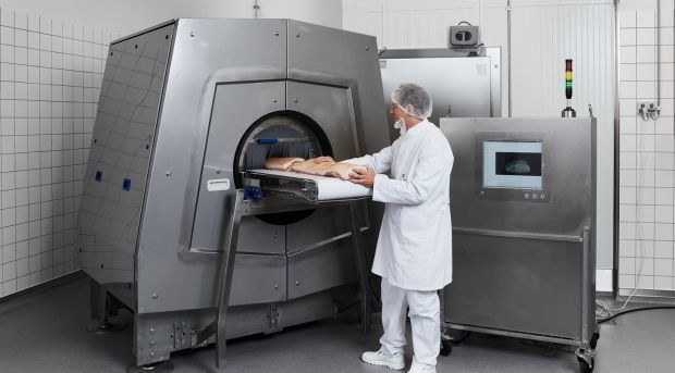 CT scanner primarily for the meat industry in order to sort cuts according to quality attributes. CT scanner primarily for the meat industry in order to sort cuts according to quality attributes.