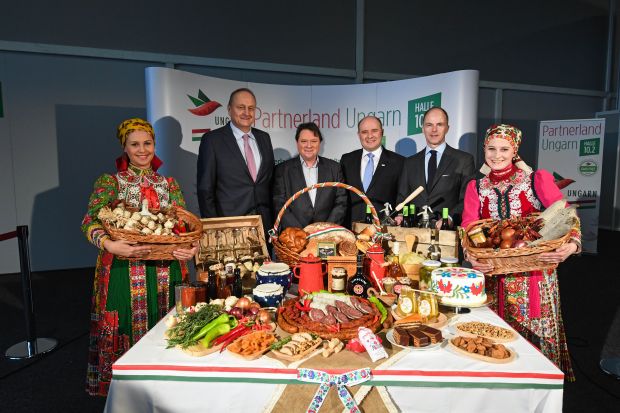 GreenWeek 2017, (f.l.t.r.) Joachim Rukwied, President of Deutscher Bauernverband; Christoph Minhoff, Main Director of Bund für Lebensmittelrecht und Lebensmittelkunde (BLL) and Bundesvereinigung der deutschen Ernährungsindustrie (BVE); Daróczi Lászlót, Director of Agrármarketing Centrum AMC; Dr. Christian Göke, Chairman of Directors of Messe Berlin GmbH GreenWeek 2017, (f.l.t.r.) Joachim Rukwied, President of Deutscher Bauernverband; Christoph Minhoff, Main Director of Bund für Lebensmittelrecht und Lebensmittelkunde (BLL) and Bundesvereinigung der deutschen Ernährungsindustrie (BVE); Daróczi Lászlót, Director of Agrármarketing Centrum AMC; Dr. Christian Göke, Chairman of Directors of Messe Berlin GmbH