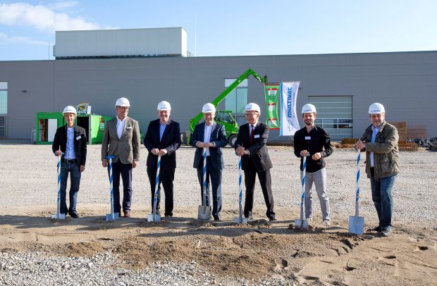 As part of an official ceremony, the Directors of Multivac Hans-Joachim Boekstegers (CEO), Guido Spix (CTO and COO) and Christian Traumann (CFO) turned the first spadeful of earth for the construction of a new building complex in Wolfertschwenden. As part of an official ceremony, the Directors of Multivac Hans-Joachim Boekstegers (CEO), Guido Spix (CTO and COO) and Christian Traumann (CFO) turned the first spadeful of earth for the construction of a new building complex in Wolfertschwenden.