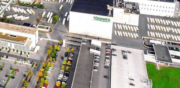 Since it was established in the early 1970s, Tönnies – the largest manufacturer of meat products in Europe, and fourth largest in the world – has enjoyed continual growth thanks to its ongoing pursuit of innovation in meat processing. Since it was established in the early 1970s, Tönnies – the largest manufacturer of meat products in Europe, and fourth largest in the world – has enjoyed continual growth thanks to its ongoing pursuit of innovation in meat processing.