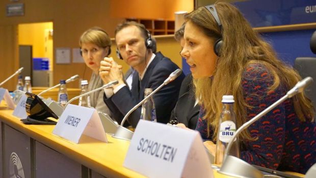Not against animals, but against the suffering of animals: MEP Sarah Wiener (right) on the podium of the European Meat Forum together with Dr. Anne Sander and Prof. Dr. Frédéric Leroy. Not against animals, but against the suffering of animals: MEP Sarah Wiener (right) on the podium of the European Meat Forum together with Dr. Anne Sander and Prof. Dr. Frédéric Leroy.
