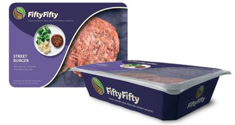 The products not only contain 50% less meat – the packaging also cuts plastic waste by 80%. The products not only contain 50% less meat – the packaging also cuts plastic waste by 80%.