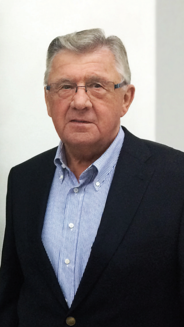 Joachim Schröter joined the company in 1953 and, together with his brother Heinrich, took over the business shares from the founder in 1972. Joachim Schröter joined the company in 1953 and, together with his brother Heinrich, took over the business shares from the founder in 1972.