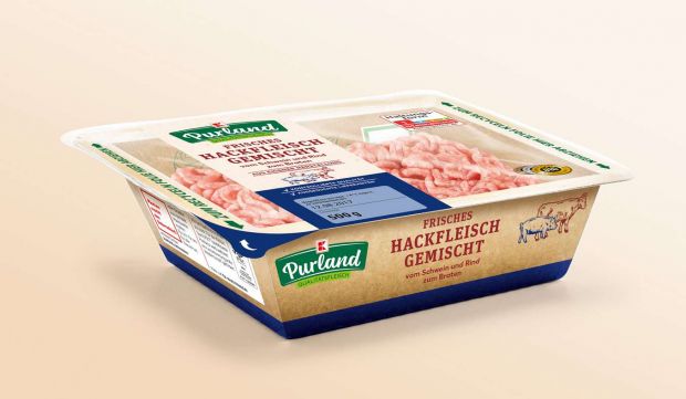 Instead of a plastic tray, the minced meat will in future be made from cardboard lined with a thin plastic foil. Instead of a plastic tray, the minced meat will in future be made from cardboard lined with a thin plastic foil.