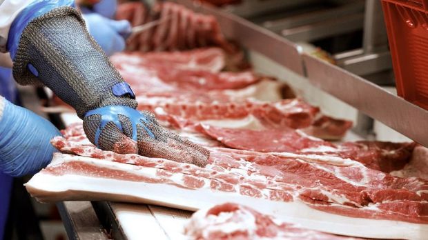 Cuts for the individual export markets. The Belgian slaughtering and cutting plant has customers in Europe but also in Asia and Africa. Cuts for the individual export markets. The Belgian slaughtering and cutting plant has customers in Europe but also in Asia and Africa.