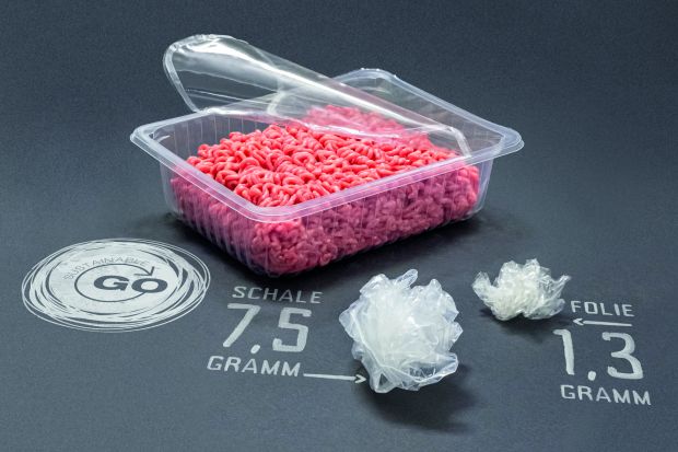 In order to address the current demand for even thinner and more sustainable packaging, the company teamed up with various tray manufacturers and has now been able to reduce the weight of the tray. In order to address the current demand for even thinner and more sustainable packaging, the company teamed up with various tray manufacturers and has now been able to reduce the weight of the tray.