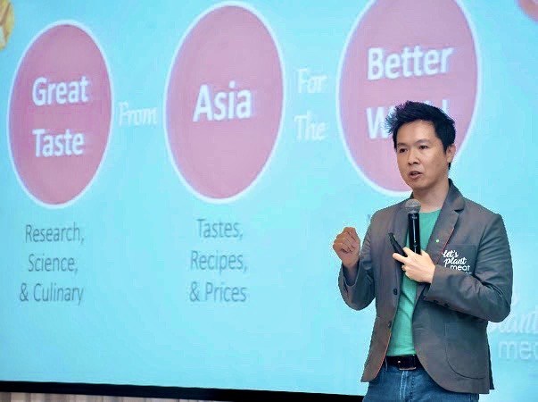 Smith Taweelerdniti, CEO of Let's Plant Meat is presenting his start-up story. Smith Taweelerdniti, CEO of Let's Plant Meat is presenting his start-up story.
